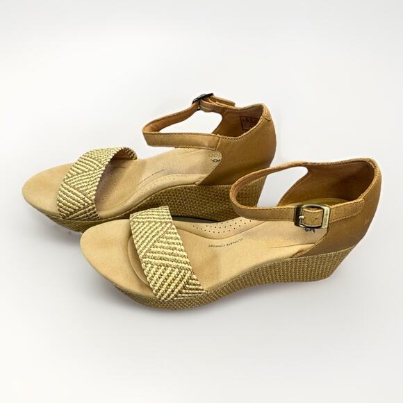 Clark’s Collection Women’s Wedge Sandal Woven Toe Strap, Ankle Buckle Size 10 - Picture 3 of 7